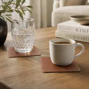 Vierkante leren onderzetters — Cognac